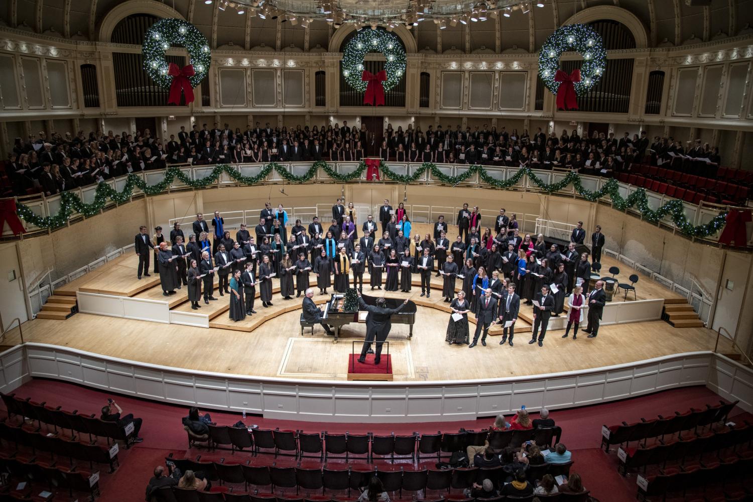 <a href='http://xqv.wjc7.com'>bv伟德ios下载</a>合唱团在芝加哥交响音乐厅演出.